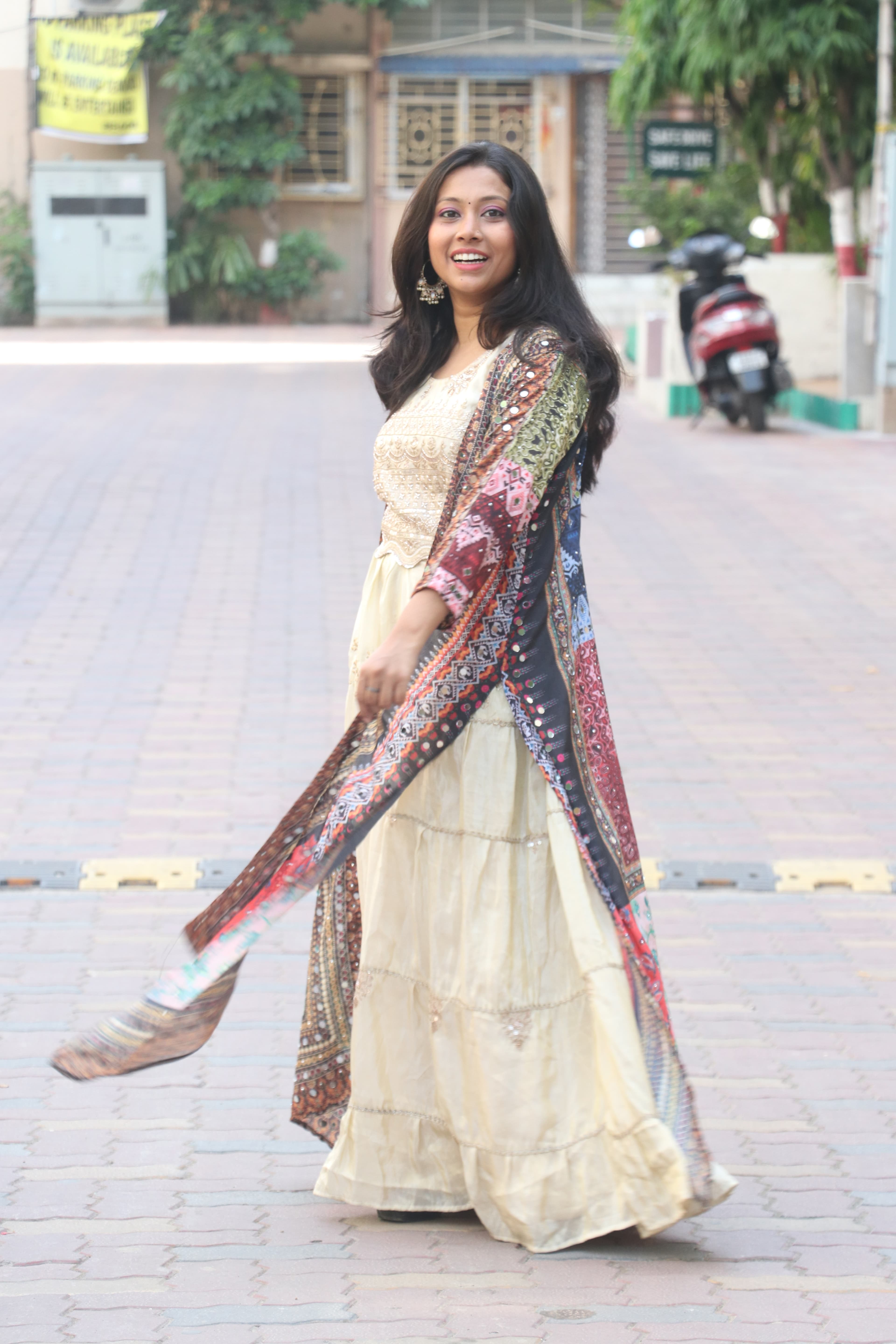 Ishq Shrug Set view 3