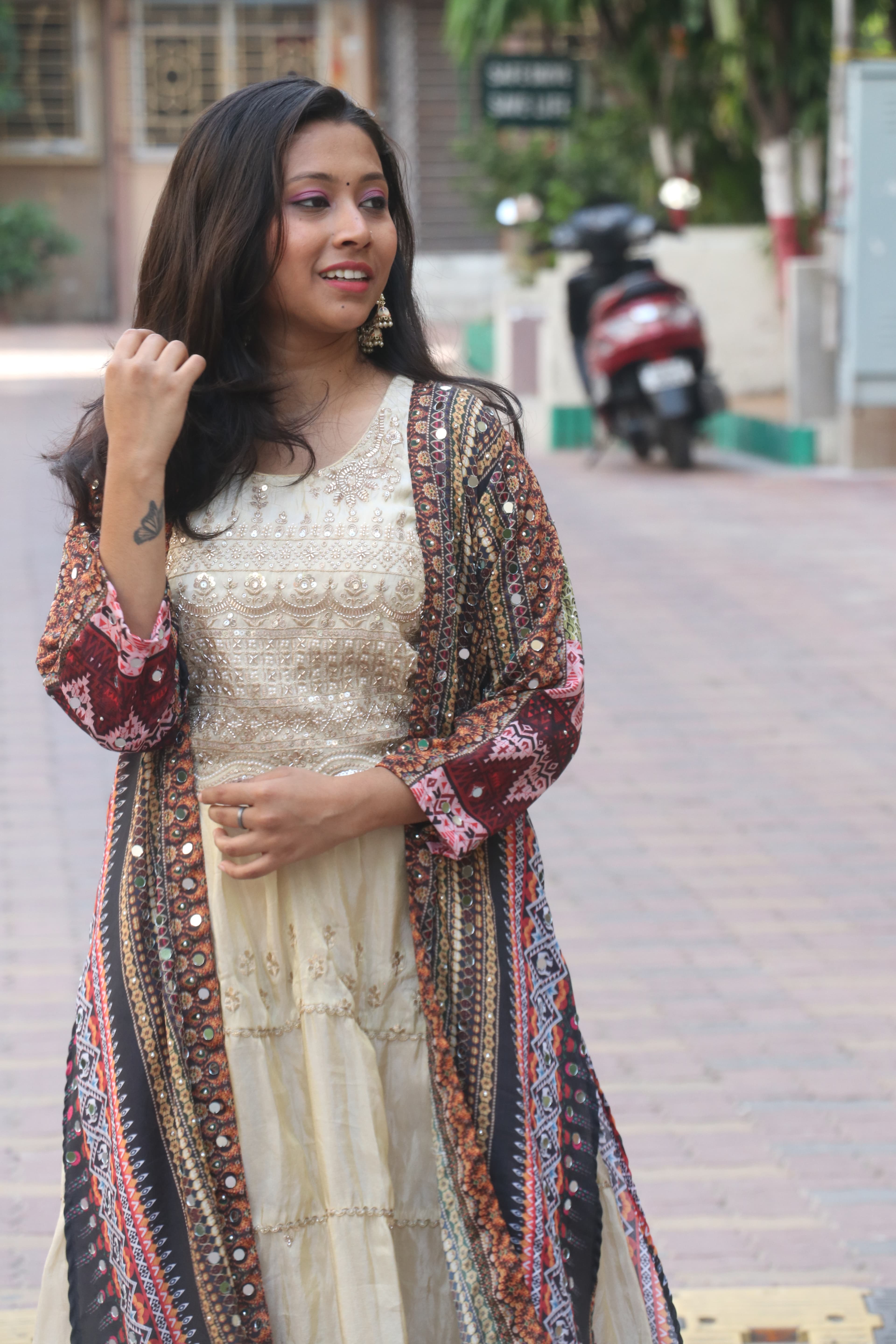 Ishq Shrug Set view 4